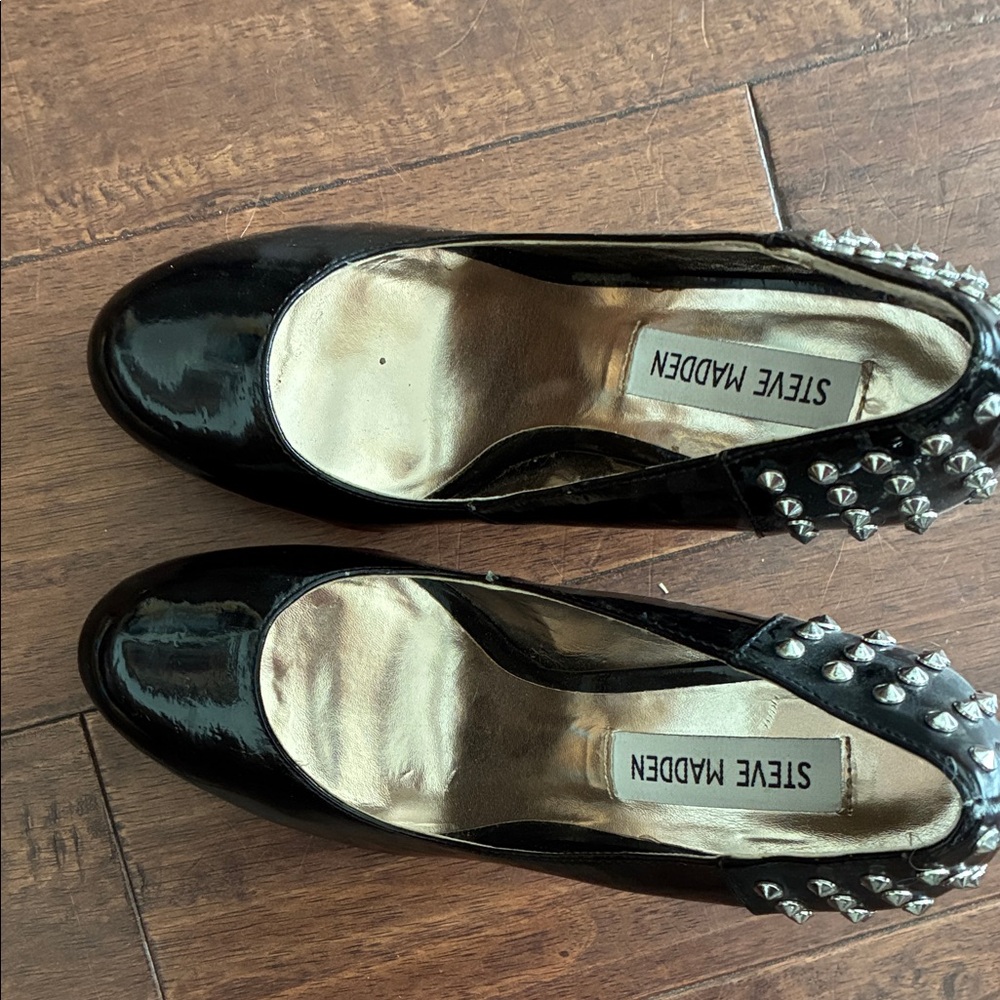 Steve Madden Black Patent Studded Flats